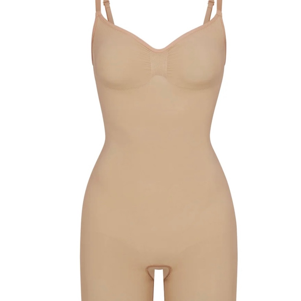 Skims Seamless Sculpt Mid Thigh Bodysuit-Clay Color